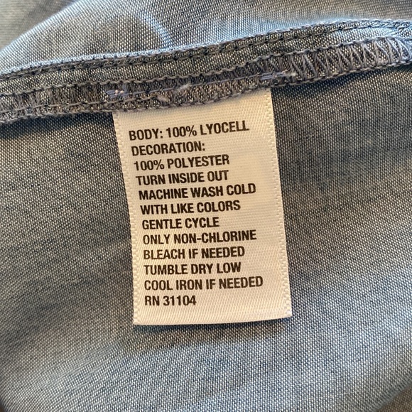 Crown & Ivy Sleeveless Tunic With Beautiful Stitch Detail - Picture 4 of 4